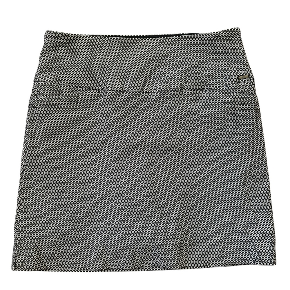 S.C. & CO. Black and White Skort Medium